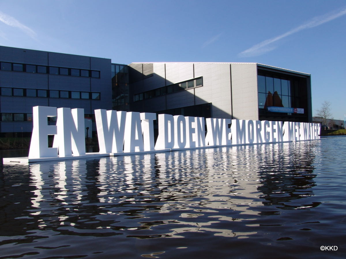 Drijvende piepschuim letters Wetterskip Fryslân
