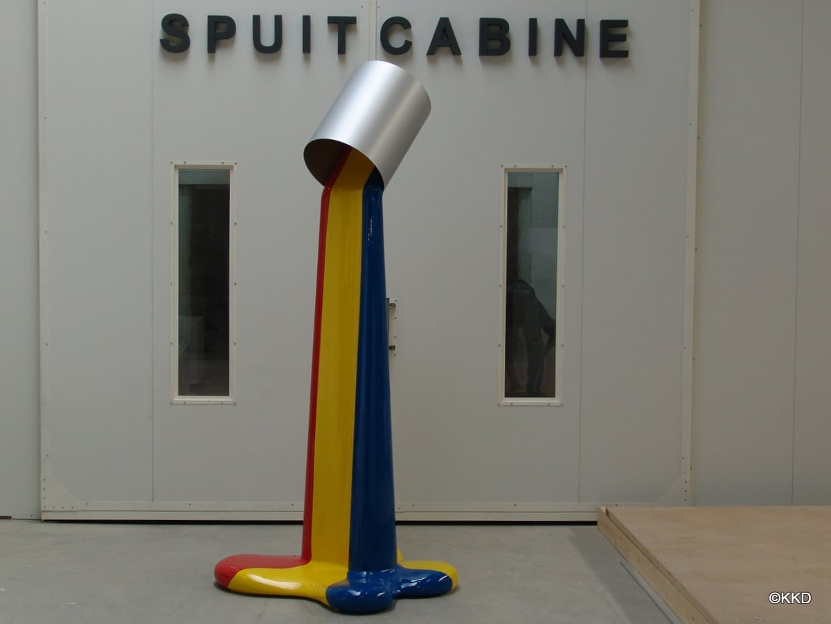 Grote blow up van een verfblik