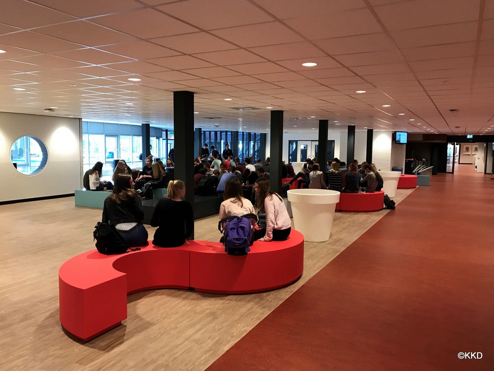 Schoolmeubilair voor de Marianum school